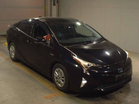 2018 Toyota Prius ZVW50[2]