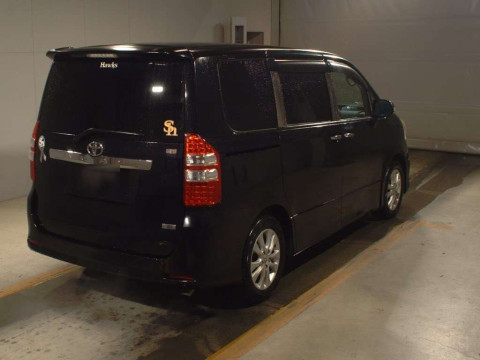 2012 Toyota Noah ZRR70W[1]