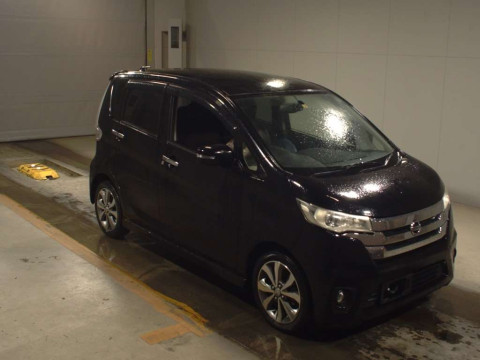 2013 Nissan DAYZ B21W[2]