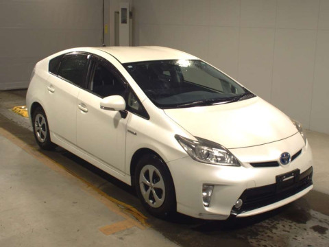 2015 Toyota Prius ZVW30[2]