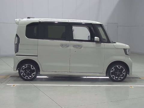 2017 Honda N-BOX CUSTOM JF4[2]