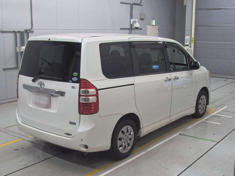 2012 Toyota Noah ZRR70G[1]