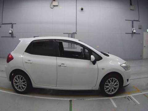 2008 Toyota Auris NZE151H[2]