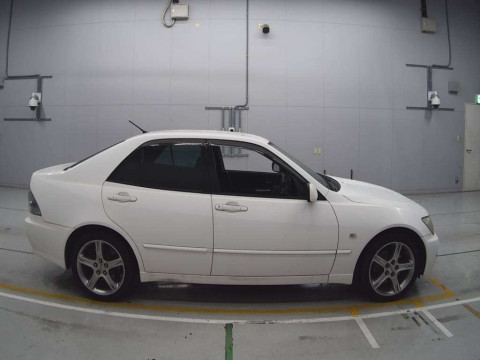 2004 Toyota Altezza SXE10[1]