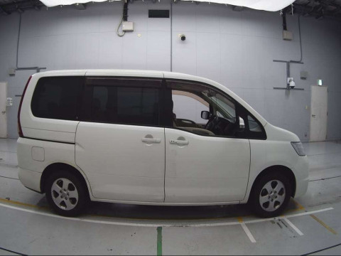 2008 Nissan Serena C25[1]