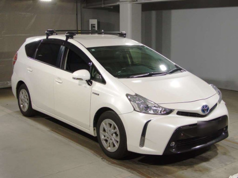 2017 Toyota Prius alpha ZVW41W[1]