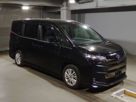 2022 Toyota Noah ZWR90W[2]