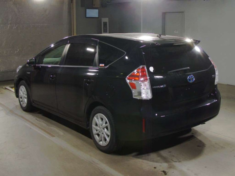 2016 Toyota Prius alpha ZVW41W[2]