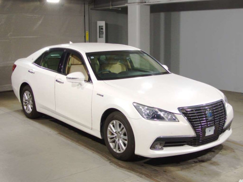 2013 Toyota Crown Hybrid AWS210[1]