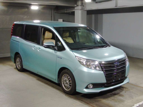 2014 Toyota Noah ZWR80G[1]