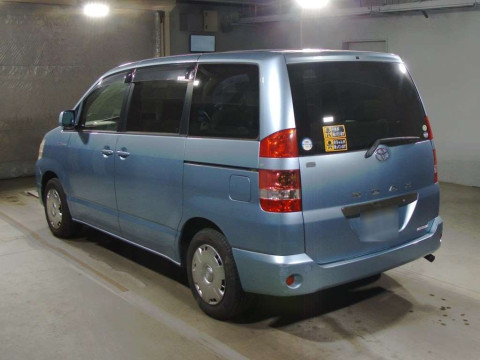 2004 Toyota Noah AZR60G[2]