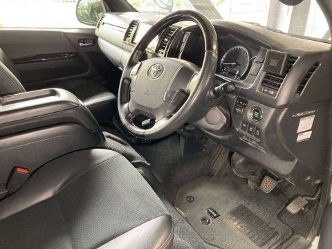 2018 Toyota Hiace Van TRH200V[2]