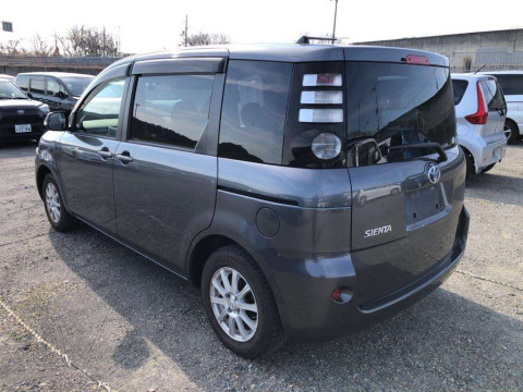 2010 Toyota Sienta NCP81G[1]