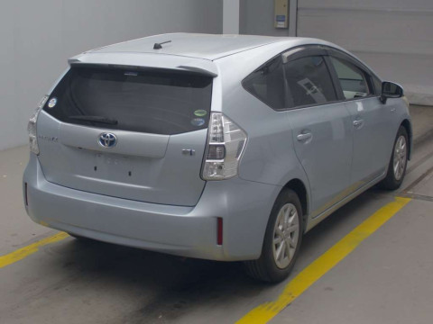 2012 Toyota Prius alpha ZVW41W[1]