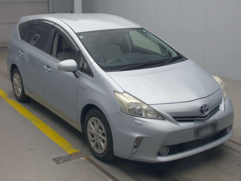 2012 Toyota Prius alpha ZVW41W[2]