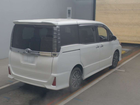 2017 Toyota Voxy ZRR80W[1]