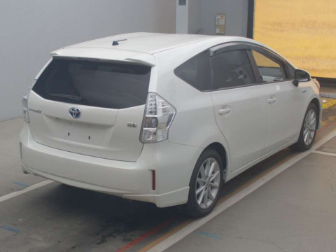 2013 Toyota Prius alpha ZVW41W[1]