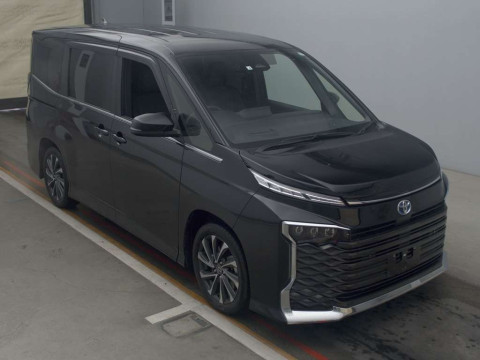 2022 Toyota Voxy ZWR90W[2]