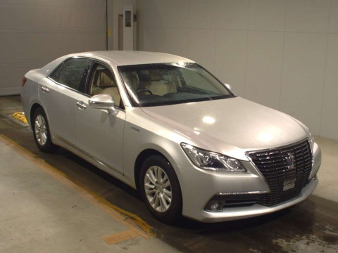 2013 Toyota Crown Hybrid AWS210[2]