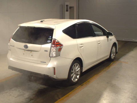 2015 Toyota Prius alpha ZVW41W[1]