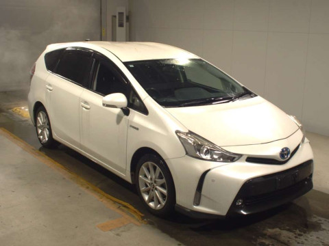 2015 Toyota Prius alpha ZVW41W[2]