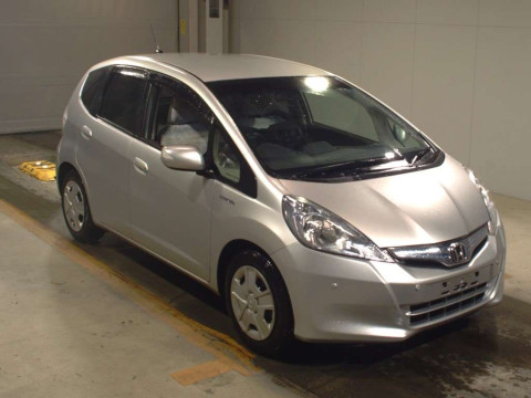 2013 Honda Fit Hybrid GP1[2]