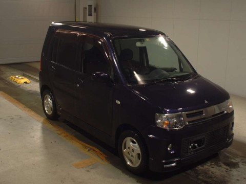 2011 Mitsubishi Toppo H82A[2]