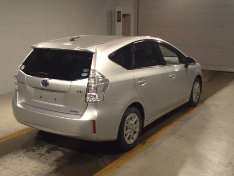 2013 Toyota Prius alpha ZVW41W[1]