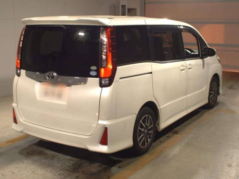 2016 Toyota Noah ZRR80W[1]