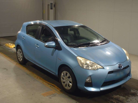 2012 Toyota Aqua NHP10[2]