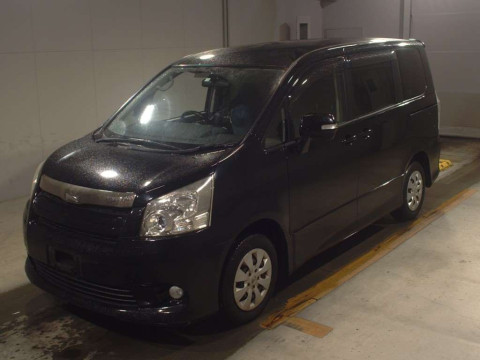 2010 Toyota Noah ZRR70W[0]