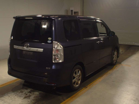 2009 Toyota Voxy ZRR70W[1]