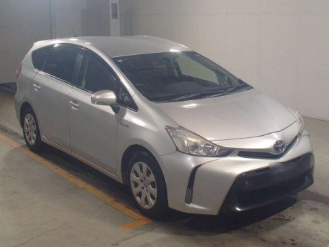 2015 Toyota Prius alpha ZVW41W[2]