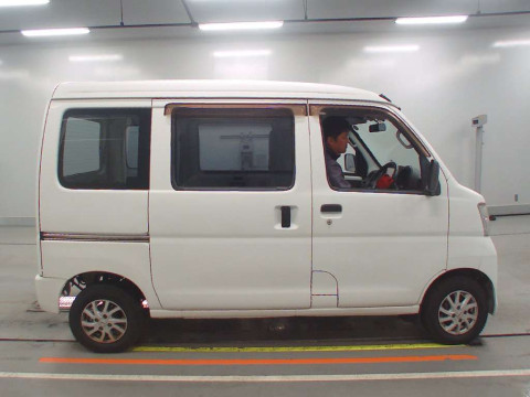 2014 Daihatsu Hijet Cargo S331V[2]