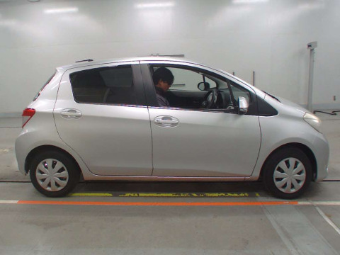 2011 Toyota Vitz NSP130[2]