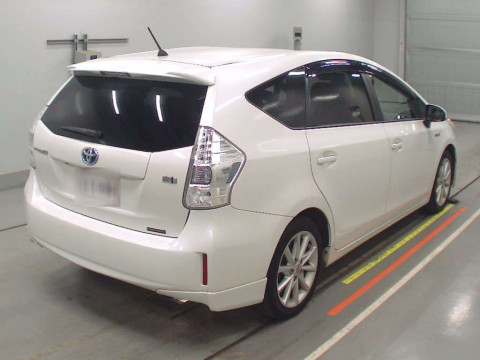 2012 Toyota Prius alpha ZVW41W[1]