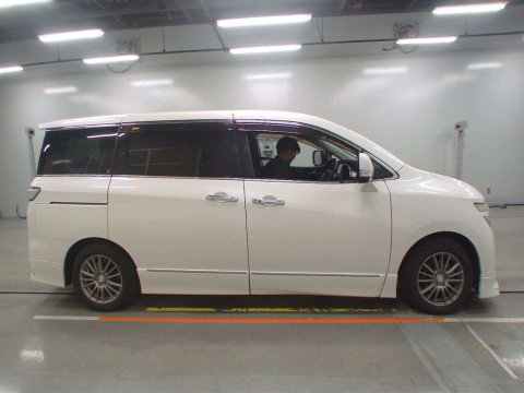 2011 Nissan Elgrand PE52[1]