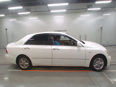 2004 Toyota Crown GRS182[1]