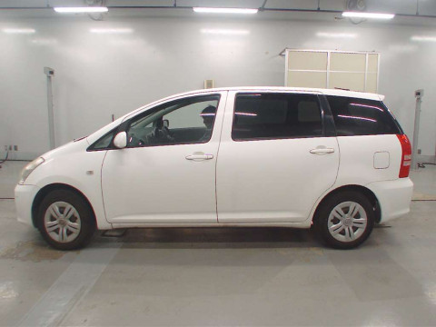 2004 Toyota Wish ZNE10G[2]