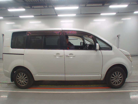 2012 Mitsubishi Delica D5 CV2W[1]