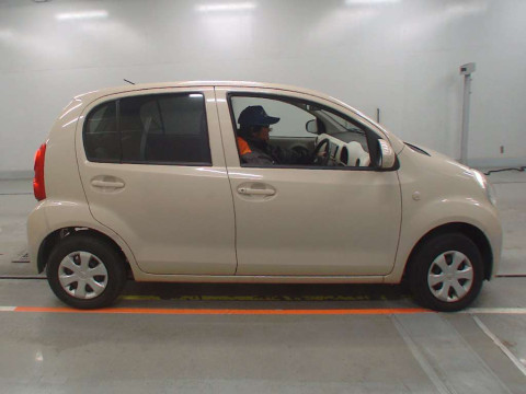 2010 Toyota Passo KGC30[1]