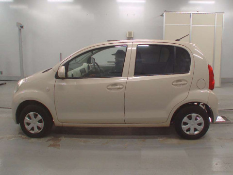 2010 Toyota Passo KGC30[2]