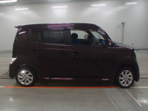 2011 Toyota bB QNC21[1]