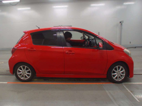 2012 Toyota Vitz NCP131[2]