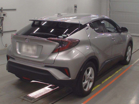 2017 Toyota C-HR NGX50[1]