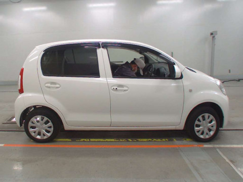 2015 Toyota Passo KGC30[2]