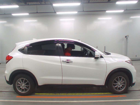 2015 Honda VEZEL RU1[2]