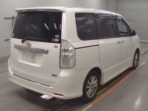 2012 Toyota Noah ZRR70W[1]