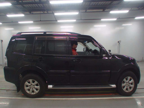 2012 Mitsubishi Pajero V98W[2]