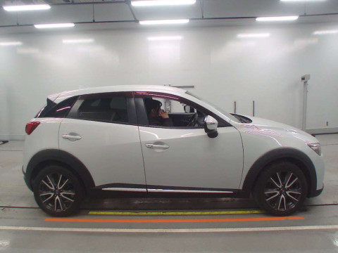 2016 Mazda CX-3 DK5FW[2]